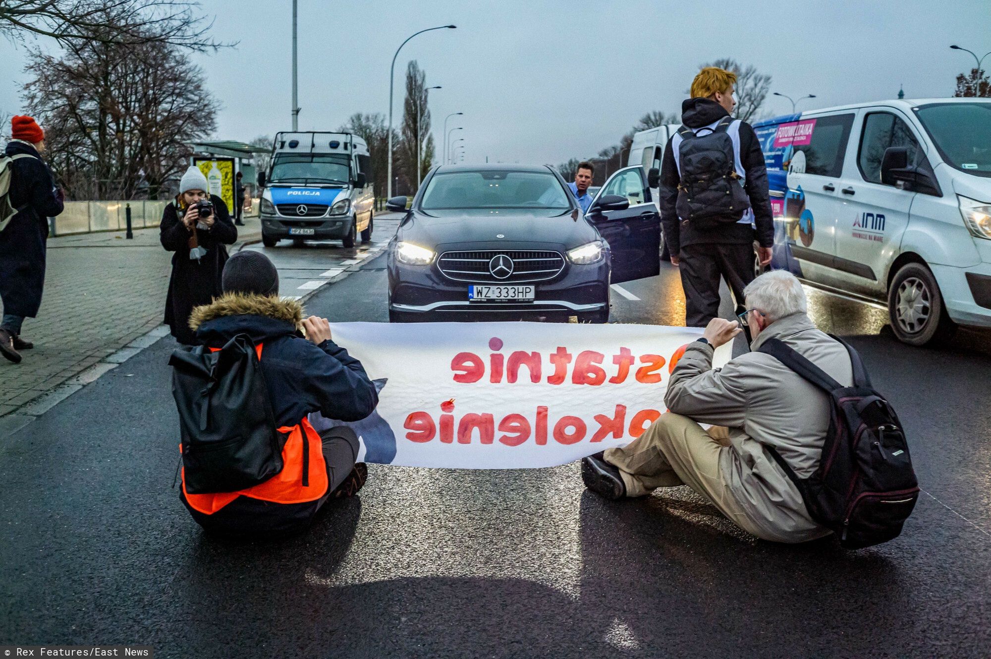 Ostatnie Pokolenie - blokada ul. Czerniakowskiej. Zdjęcie 