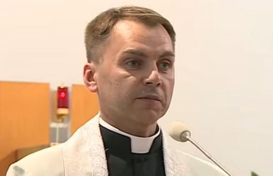 Arcybiskup reaguje na obsceniczne wiadomości rzecznika kurii, zakazuje mu posług duszpasterskich