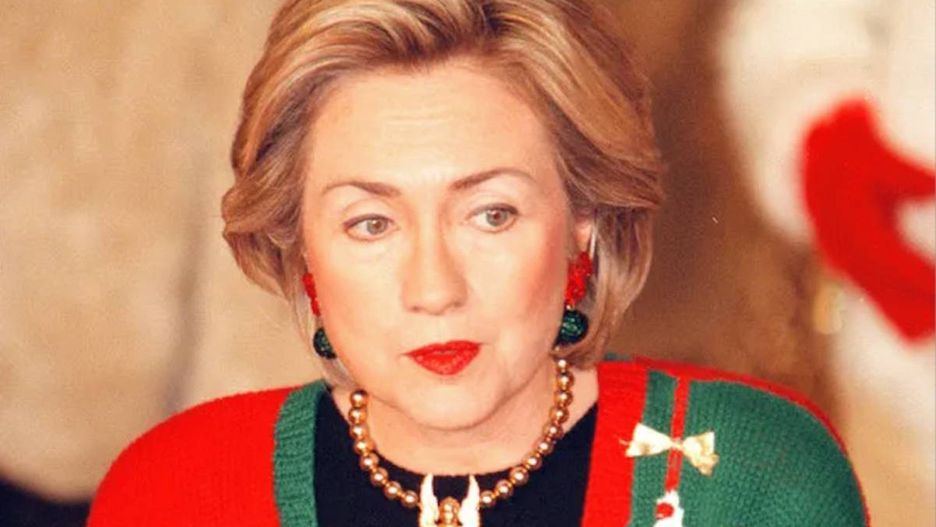 Hillary Clinton podtrzymywała tradycję ugly sweaters, 1998 r.