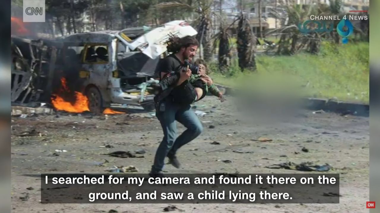 Syryjski fotograf ryzykował swoje życie, by uratować chłopca