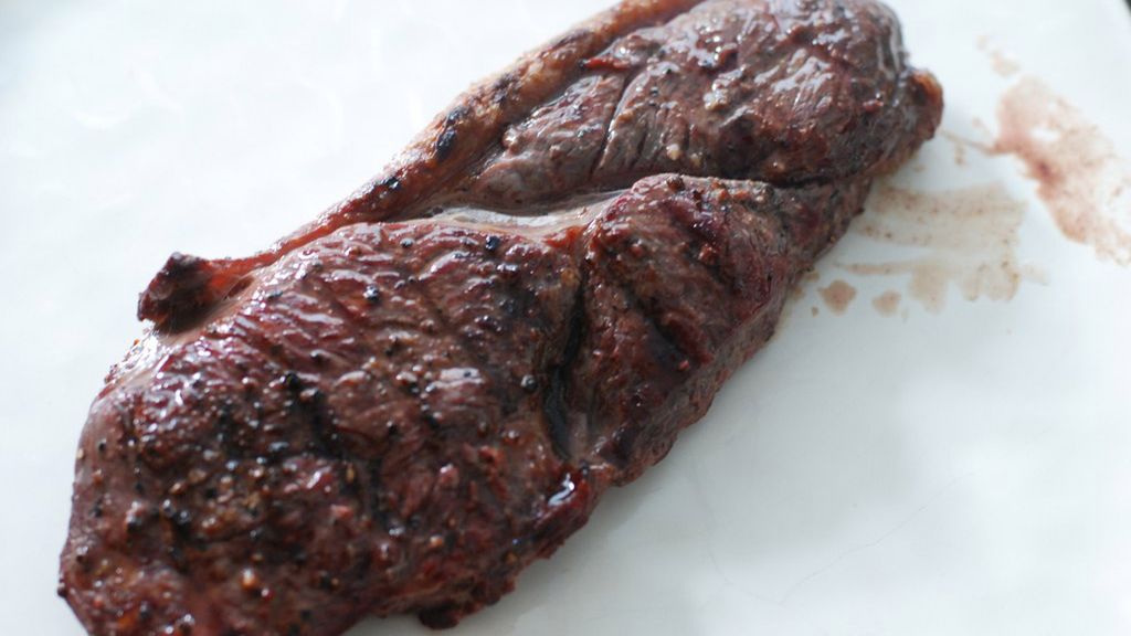 Pieczone mięso z jelenia wapiti