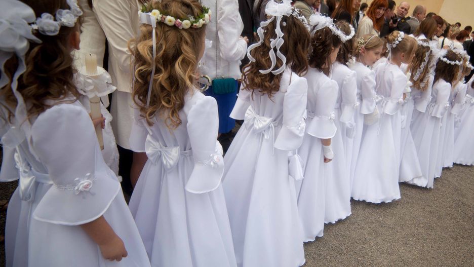 Stylistki radzą jaki strój do komunii