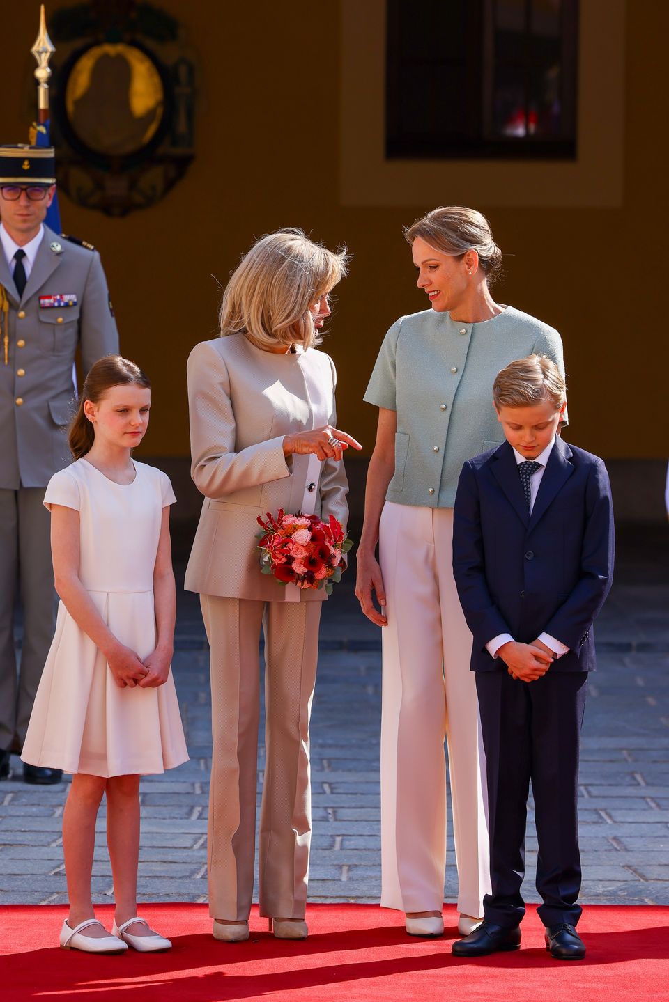 Brigitte Macron i księżna Charlene z dziećmi