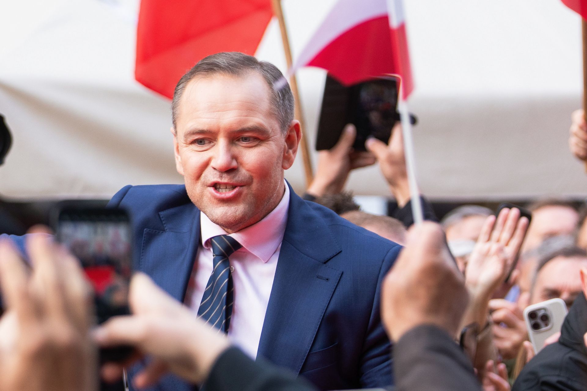 Kontrowersje wokół przejęcia kawalerki. Media: Nawrocki zabrał notariusza do aresztu