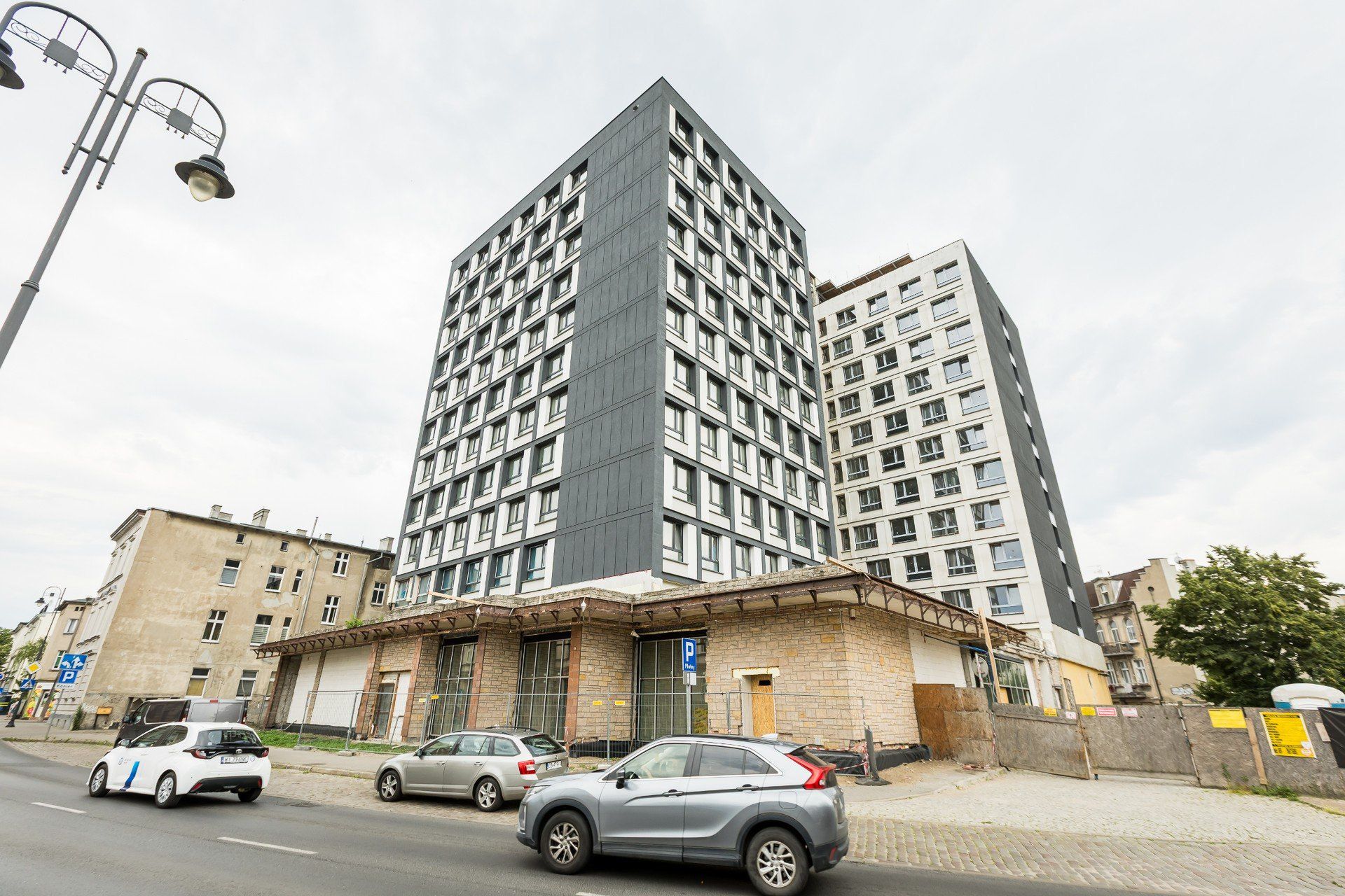 Na budowie apartamentowca w sercu Bydgoszczy jeszcze pusto, ale budowlańcy za kilka tygodni mają wznowić prace