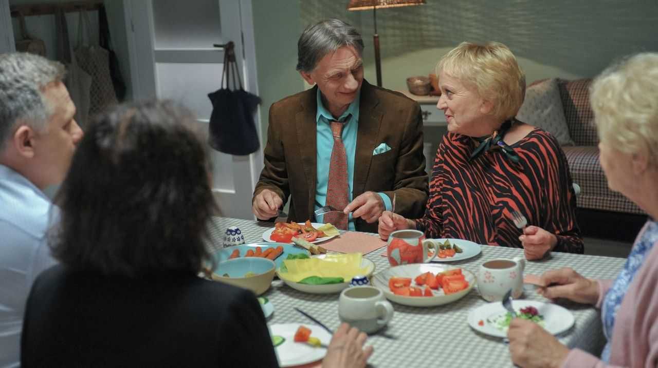 M jak miłość odcinek 1457, Barbara (Teresa Lipowska), Kisielowa (Małgorzata Różniatowska), Robert (Krzysztof Tyniec)