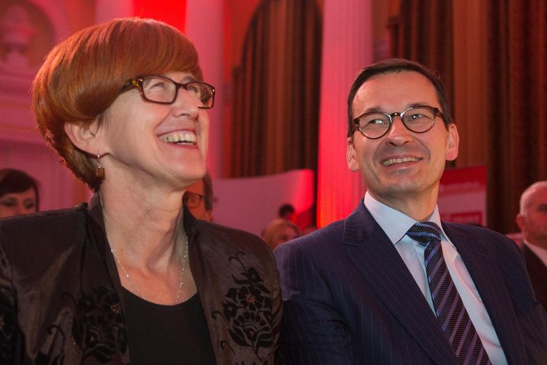 Minister Rafalska i premier Morawiecki mają powody do zadowolenia.