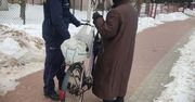 Zziębnięta prosiła o pomoc na ulicy. Zainteresowała się policja