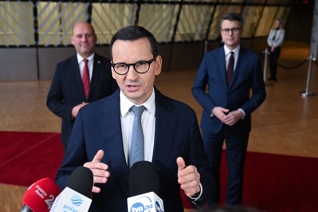 Morawiecki nie odpowiada na pytania. Zignorował dziennikarza