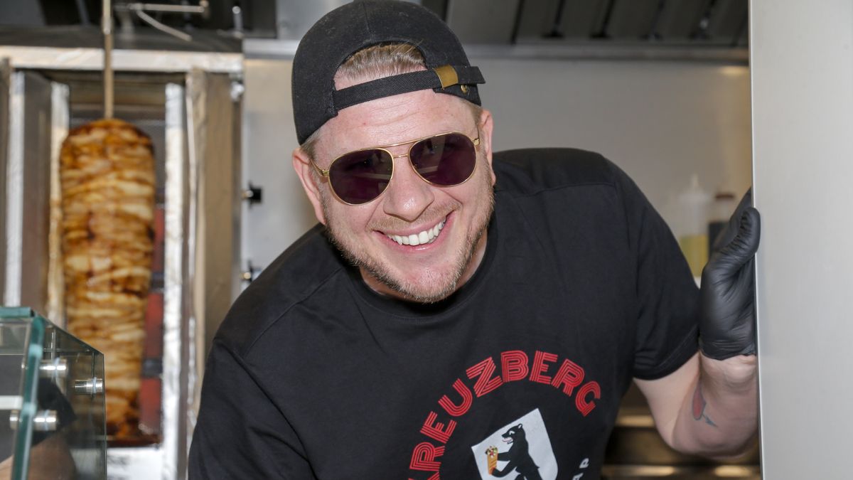 Filip Chajzer otworzył budkę z kebabem