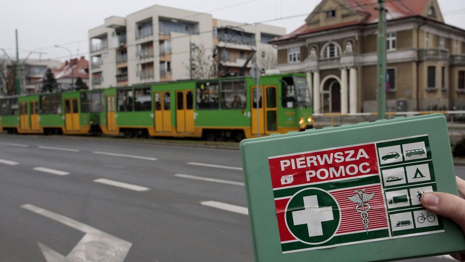 Koszt zakupu i montażu 228 sztuk apteczek (plus kupna 72 szt. zapasowych) oszacowano na blisko 50 tys. zł.