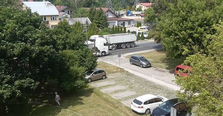 Ruszyła budowa trzeciego sklepu Aldi. Mieszkańcy obawiają się o wyremontowaną ulicę