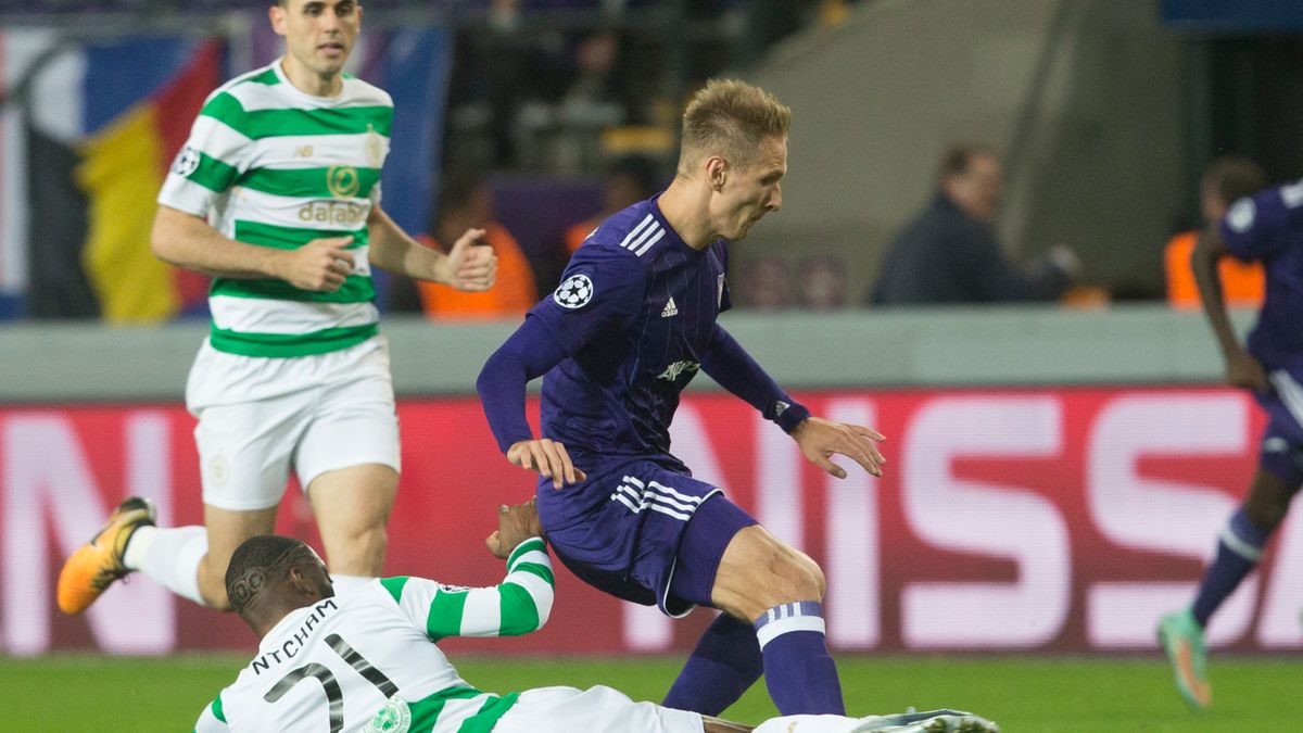 PAP/EPA / 	PAP/EPA/OLIVIER HOSLET / Na zdjęciu: Łukasz Teodoroczyk w walce z Olivier Ntchamem