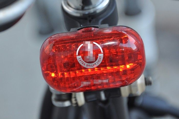 Strażnicy miejscy rozdadzą rowerzystom ponad 700 zestawów oświetleniowych