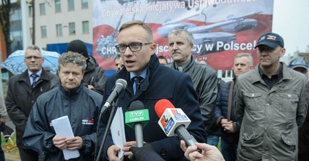 Związkowcy z PZL Świdnik: cena za Caracale "oburzająca"
