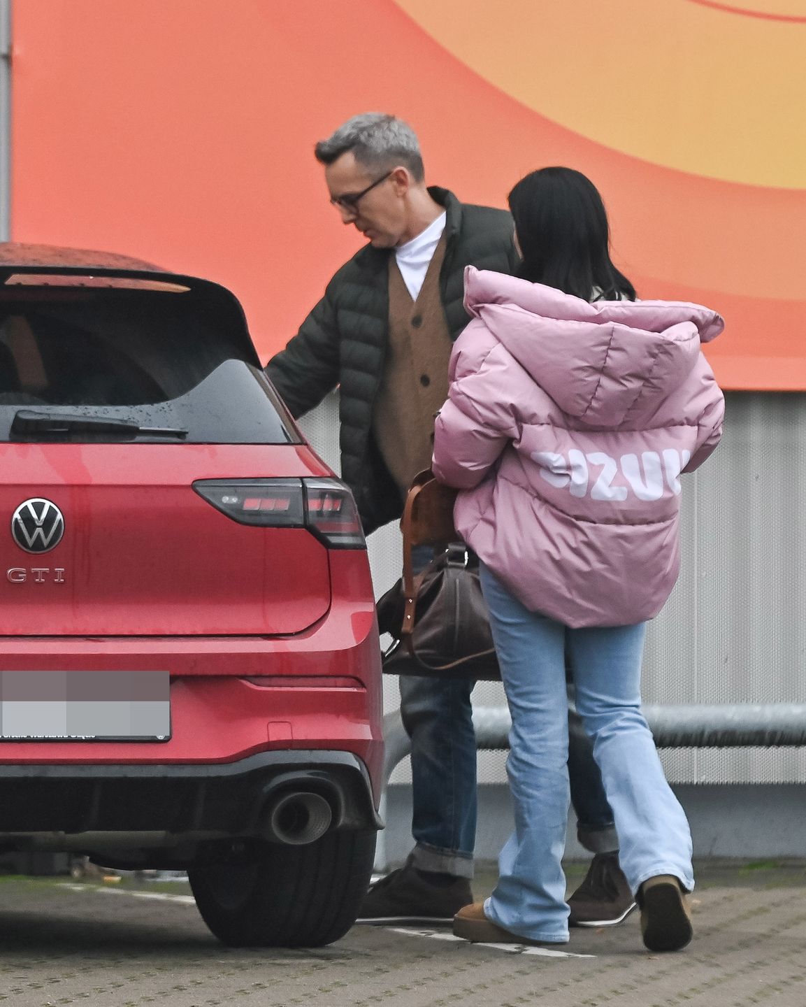 Katarzyna Cichopek i Maciej Kurzajewski maszerują z termosami