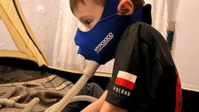 6-latek śpi z ojcem na balkonie. O Polaku będzie mówił cały świat!