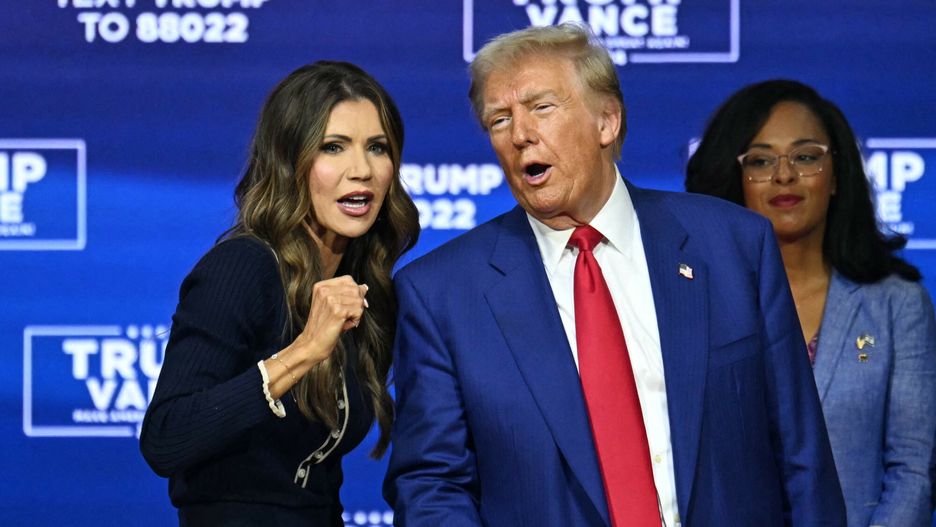 Archiwum zagraniczne East News 2024-11
(FILES) Former US President and Republican presidential candidate Donald Trump speaks with moderator and South Dakota Governor Kristi Noem during a town hall at the Greater Philadelphia Expo Center and Fairgrounds in Oaks, Pennsylvania, on October 14, 2024. US President-elect Donald Trump was expected on November 12, 2024, to pick South Dakota Governor Kristi Noem to head the US Department of Homeland Security, a powerful post at the center of the incoming president's tough-on-immigration policies. (Photo by Jim WATSON / AFP)
JIM WATSON
