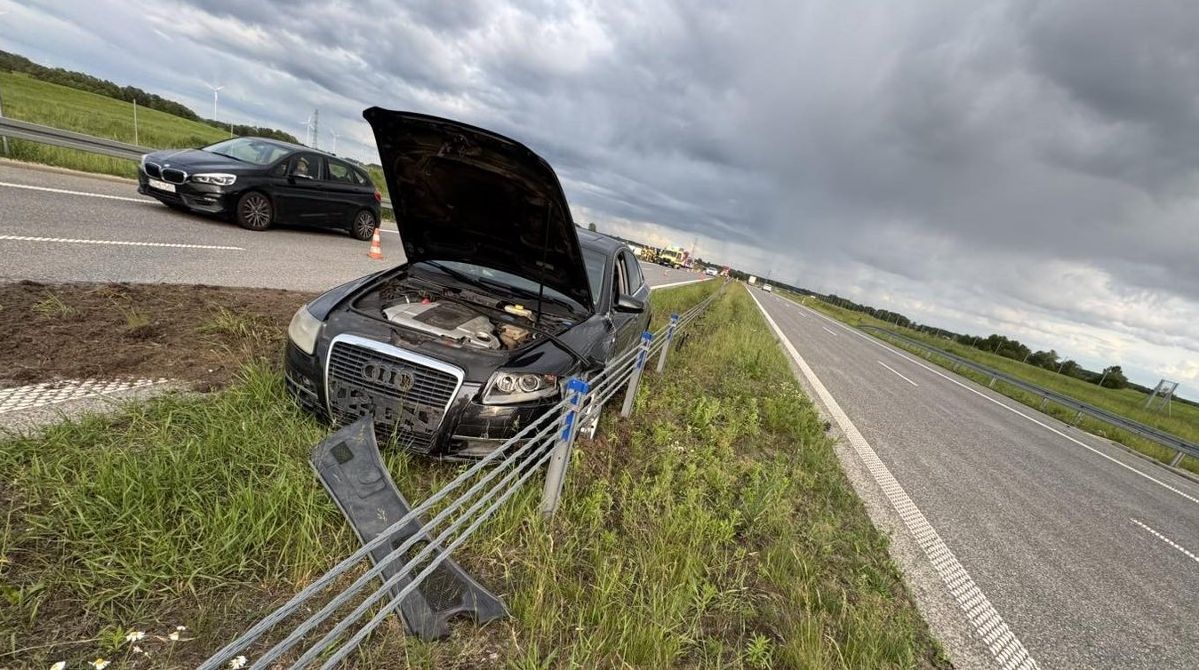 Ford zderzył się z audi na drodze ekspresowej S61. Groźne zdarzenie drogowe między Szczuczynem a Ełkiem