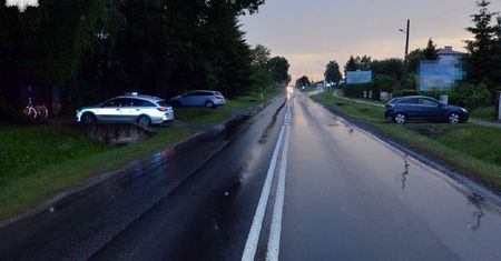 Wypadek w Kalinowicach: kierowca Opla potrącił rowerzystkę