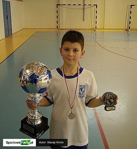 Dawid Kownacki na Silver Cup 2007 w Zawoi z pucharem za 1. miejsce dla Lecha Poznań i nagrodą za tytuł króla strzelców