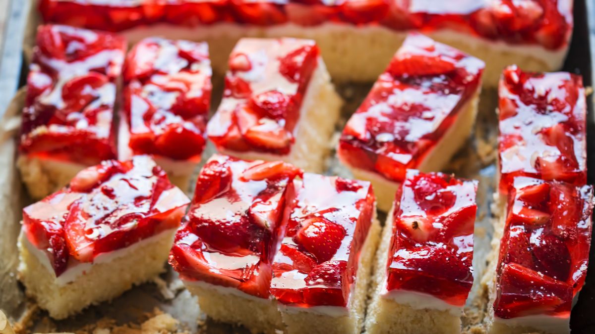 Ciasto jogurtowe z truskawkami schodzi w każdych ilościach