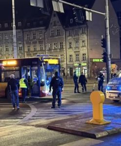 Dramat we Wrocławiu. Nocny autobus MPK potrącił policjanta