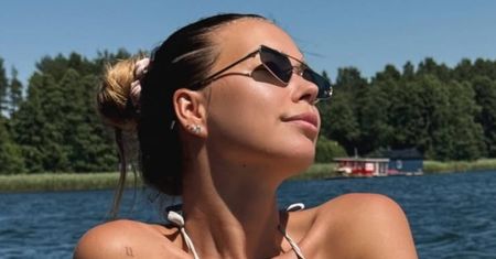 Wypoczywała z babcią. Tylko patrzcie na strój. Idealny dla dojrzałych
