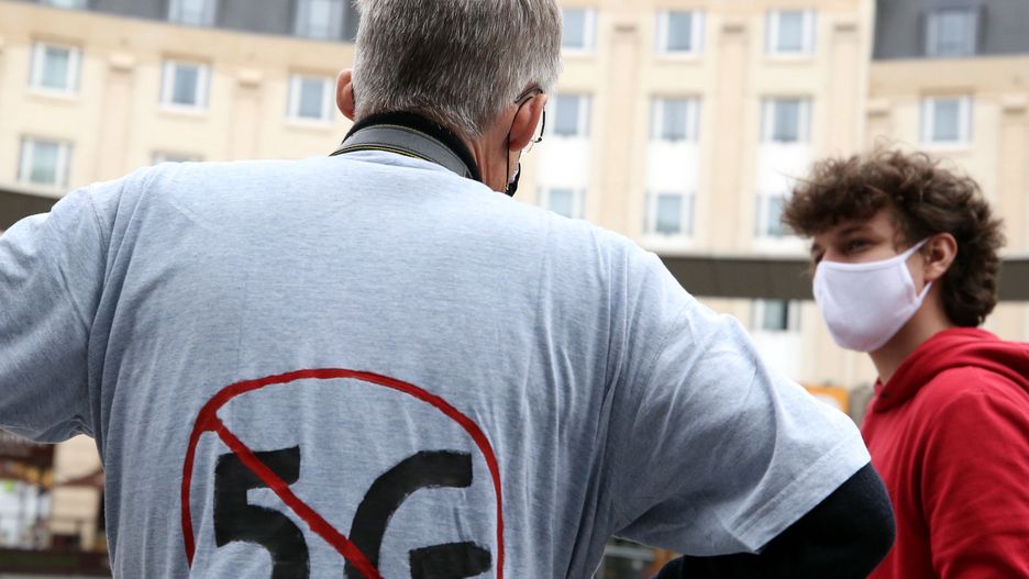 Protesty przeciwko sieci 5G. Eksperci Ministerstwa Cyfryzacji będą jeżdzić w Poslce i poskramiać strach