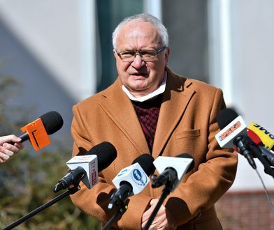 Koronawirus w Polsce. Nowe przypadki zakażeń. Prof. Simon: "Wirus jest mniej agresywny"