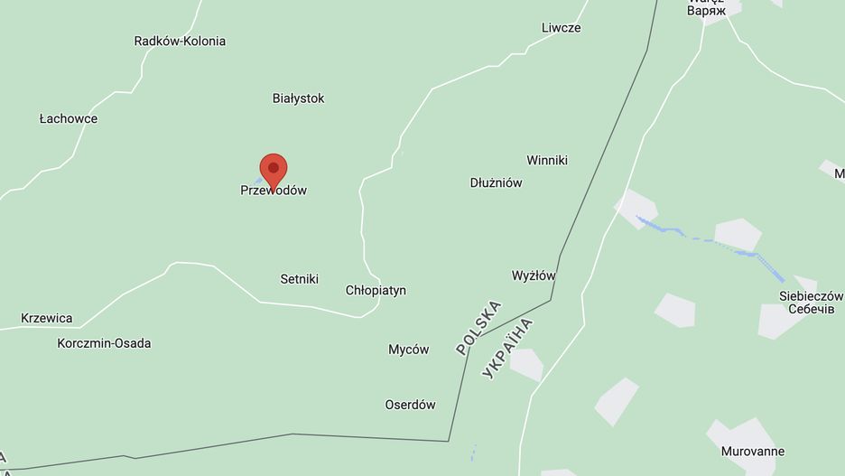 Przewodów znajduje się ok. 25 km od przejścia granicznego 