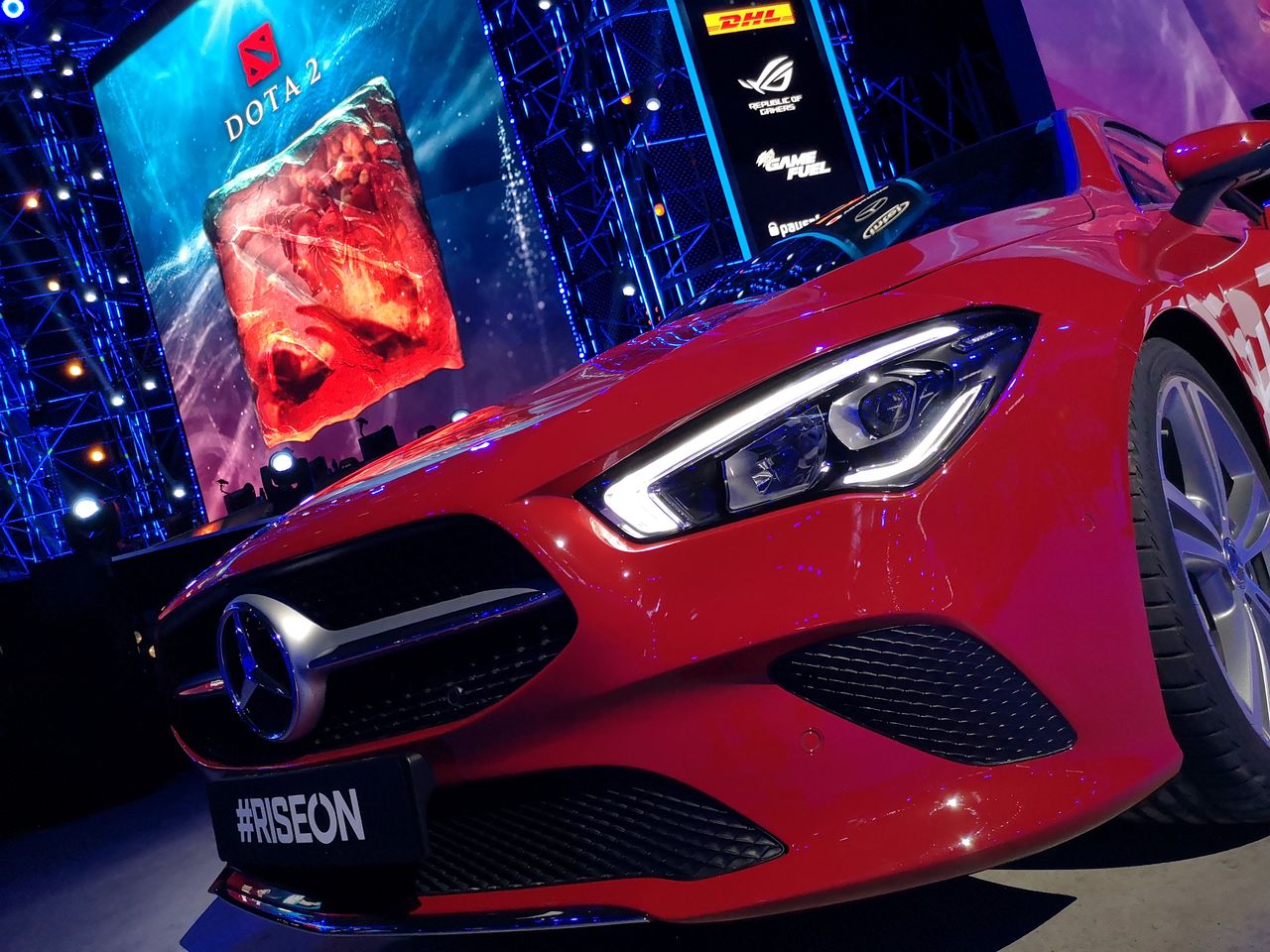 Mercedes CLA Coupé podczas ESL One 2019. Takim samochodem odjedzie najlepszy gracz