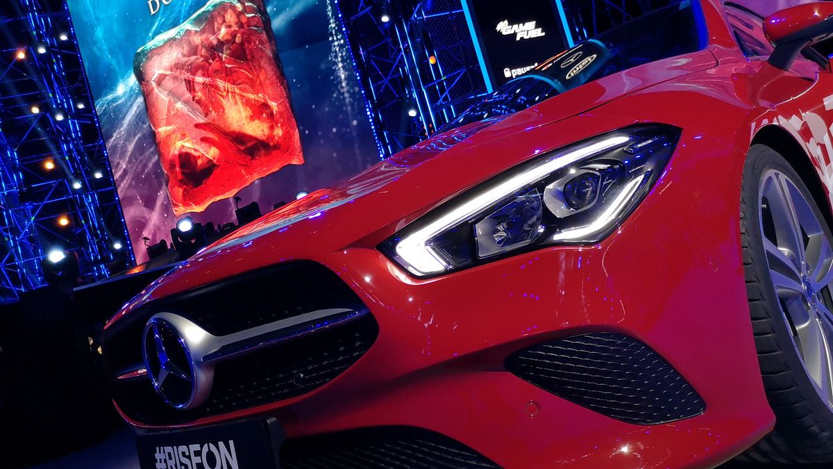 Mercedes prezentuje nowy model samochodu podczas ESL One w Katowicach