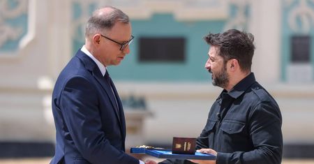 Duda żegna się z Zełenskim. Dostał order