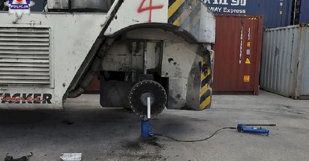Potworny wypadek na Lubelszczyźnie. Koło zabiło mechanika podczas pracy