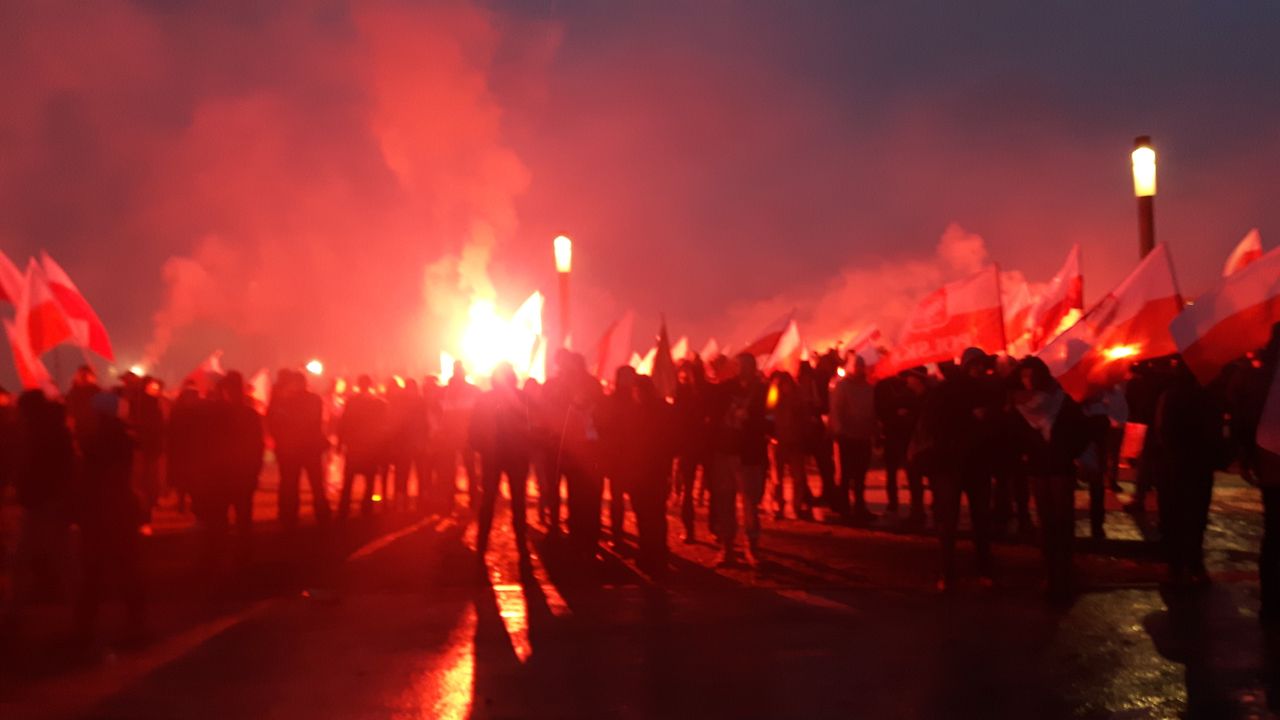 Spalili flagę Ukrainy podczas Marszu Niepodległości. Śledztwo prokuratury