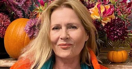 Grażyna Szapołowska nie boi się intensywnych kolorów. W tym płaszczu wygląda obłędnie