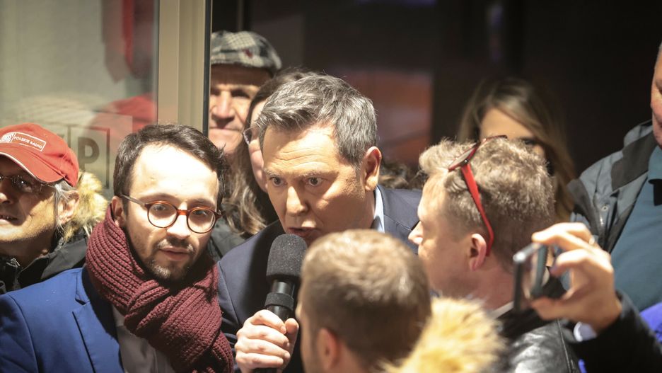 Protest w obronie TVP. - na zdjęciu dotychczasowy pracownicy stacji Samuel Pereira i Michał Adamczyk