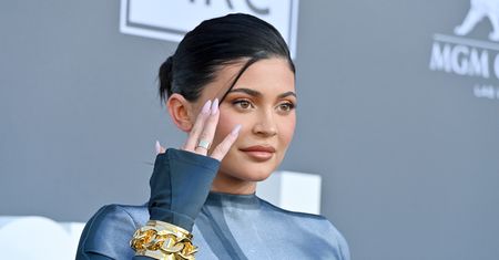 Kylie Jenner przesadziła z "poprawianiem" wyglądu. Chodzi o jej nogi