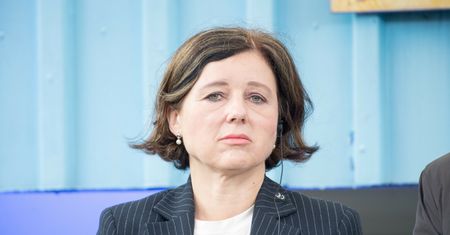Zawieszą fundusze dla Polski? Stanowczy głos Jourovej
