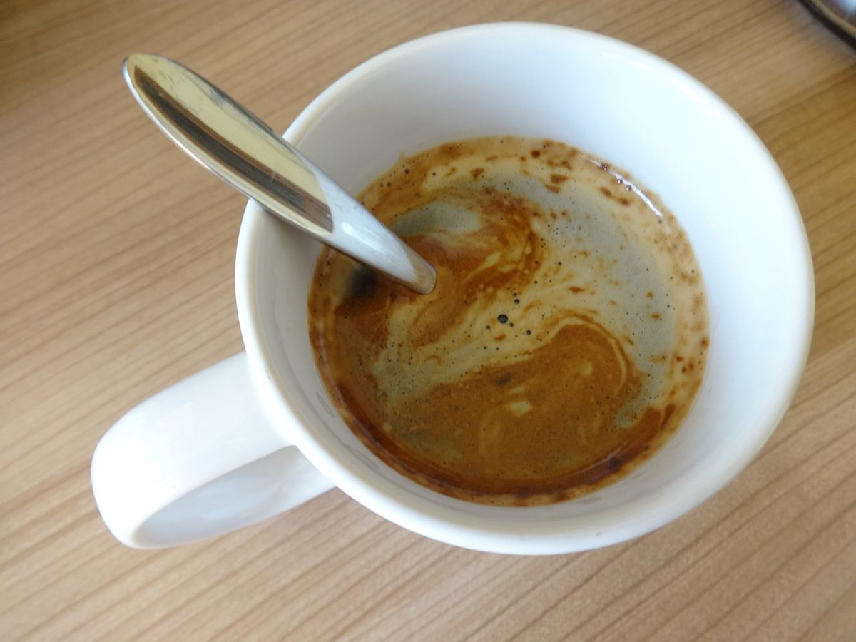 Ten napój wygrywa z kawą. Stawy przestaną boleć i strzelać, a ty poczujesz przypływ sił