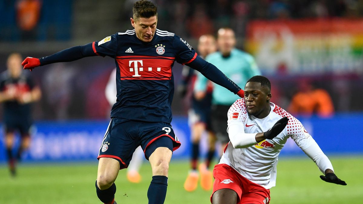 Robert Lewandowski (z lewej) oraz Ibrahima Konate (z prawej)