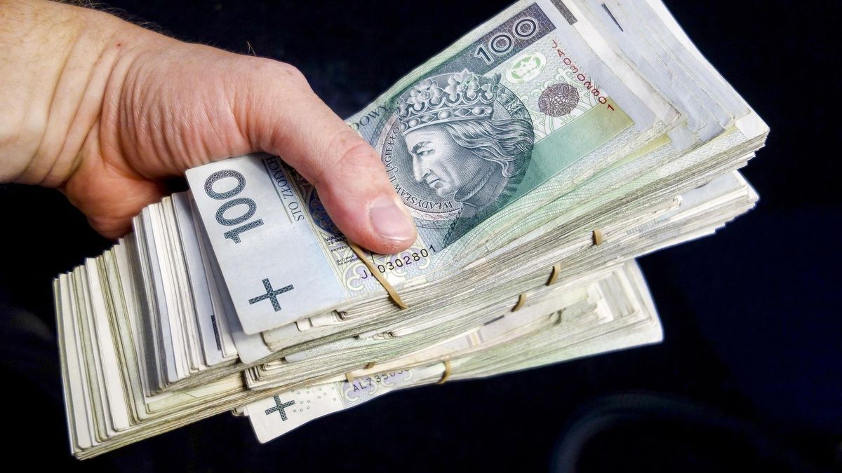 8,4 tys. zł - tyle potrzeba większości Polaków, by spać spokojnie