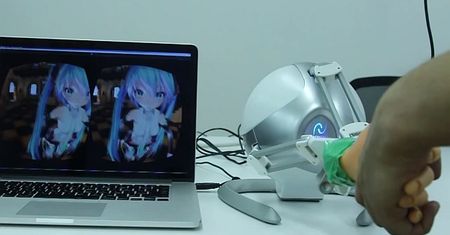 Uściśnij rękę wirtualnej postaci z Oculus Rift