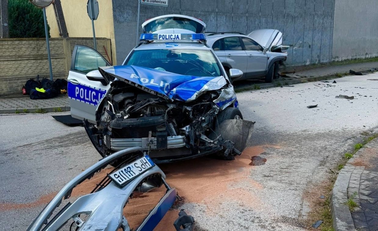 Zderzyła się z radiowozem. Cztery osoby ranne, w tym dziecko