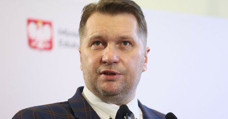 "Jeść mniej i taniej". Minister Czarnek idzie do sądu