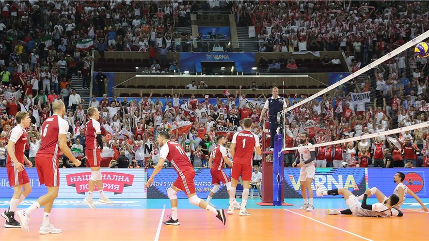 Materiały prasowe / FIVB / Na zdjęciu: decydująca akcja w meczu Polska - Iran