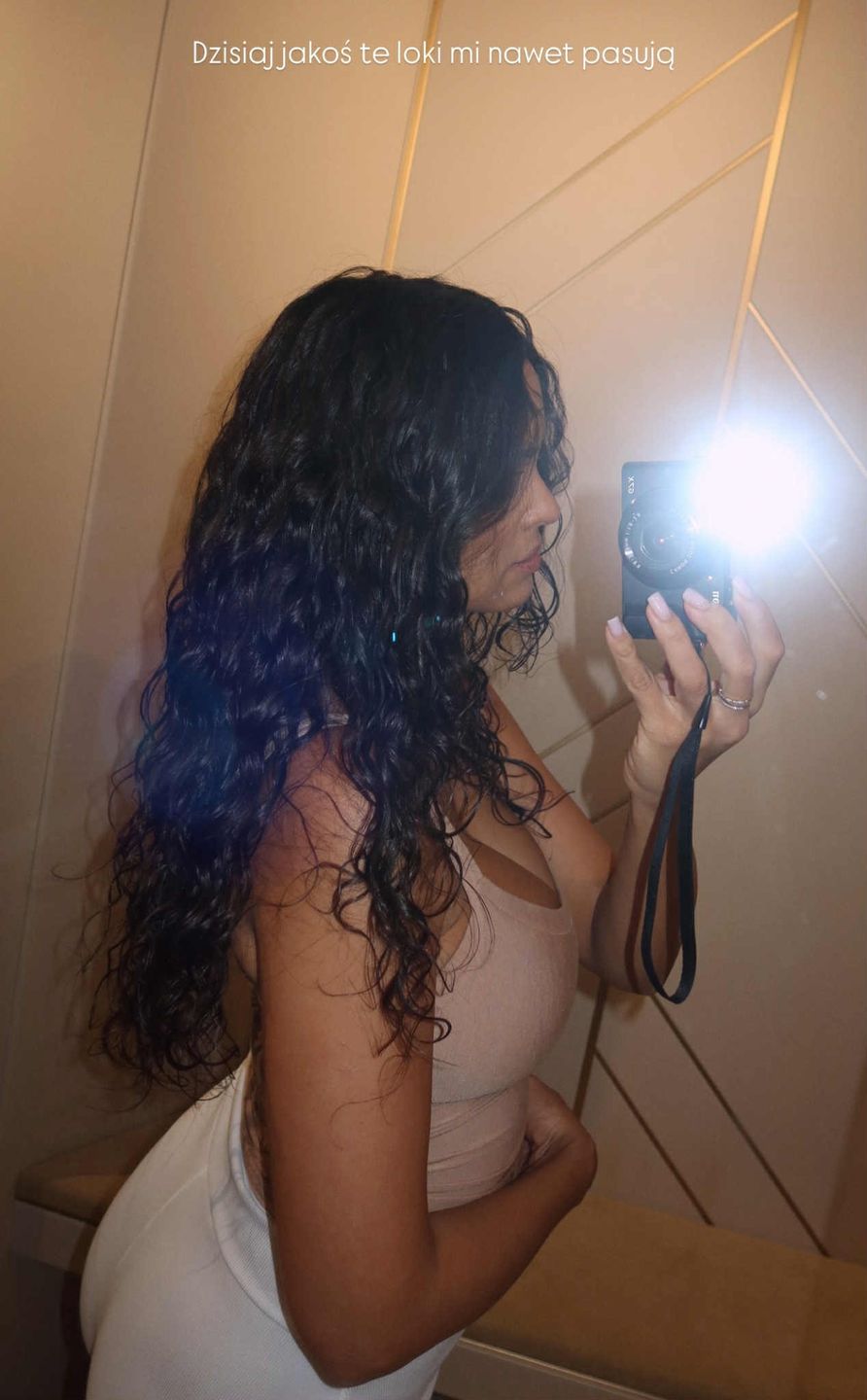 Klaudia El Dursi i jej naturalne włosy