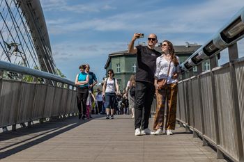 Kraków: Kilka lat temu ten obiekt całkowicie zmienił miasto. Powstała kładka Bernatka i... nowa rzeczywistość. Tak połączono Kazimierz i Podgórze