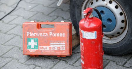 Obowiązkowa apteczka w aucie? Ministerstwo komentuje